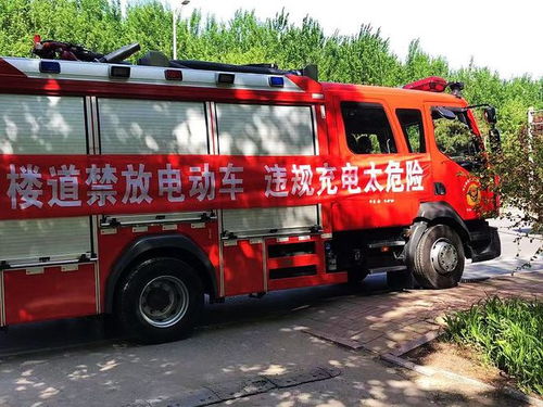海港大队借助消防车巡街开展消防安全流动宣传