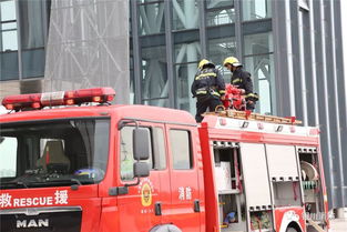 银川消防120名指战员 30辆消防车开展灭火救援实战演练